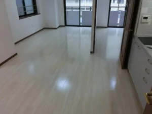 ウッドタイルを貼ってリフォームした部屋