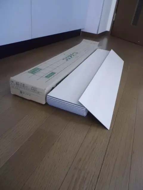 ウッドタイルの厚みは３ミリ