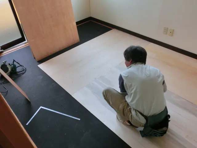 防音マットの上に下地を施工