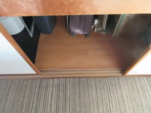 押し入れ下段にクッションフロアを敷いた様子