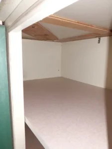 奥まできれいにクッションフロアを敷き詰めた様子