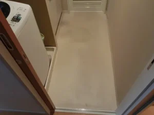 貼り替え前の脱衣場のクッションフロアの状態