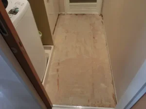 古いクッションフロアを剥がした状態